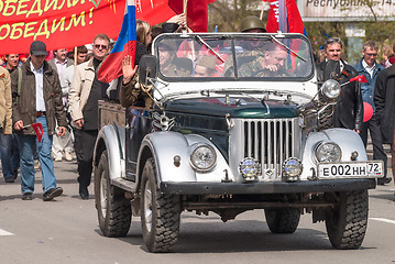 Image showing Soldiers in World War 2 uniform on offroad vehicle