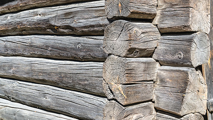 Image showing Angle old log home, close up