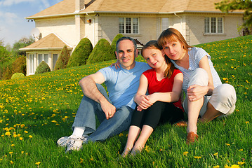 Image showing Family at a house