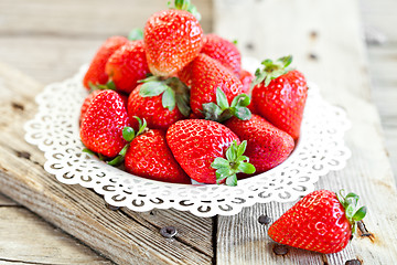 Image showing plate with fresh strawberries 