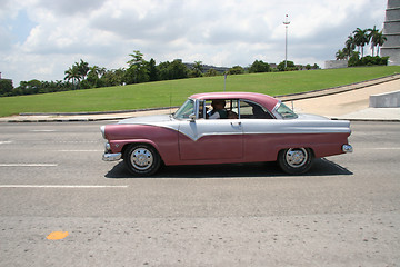 Image showing Old car i Habana - Cuba