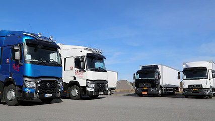 Image showing New Renault Range T and D Trucks