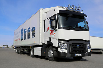 Image showing White Renault T-series truck for Long Haul