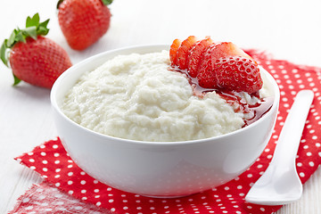 Image showing Bowl of rice flakes porridge