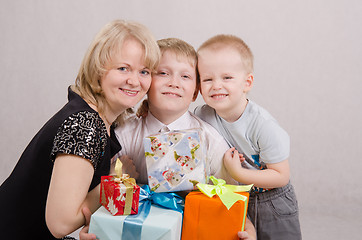 Image showing Teenager gave birthday gifts