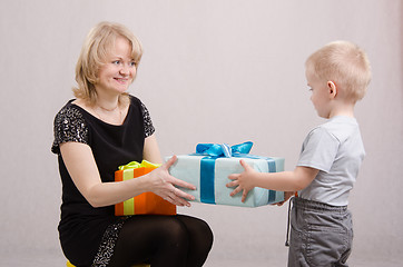 Image showing Year-old boy presents a gift to mum