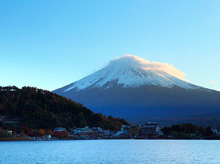 Image showing Mountain Fuji and lake