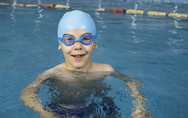 Image showing Child in swimming pool