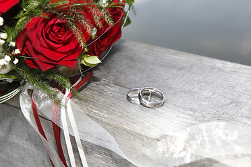 Image showing Rose bouquet with wedding rings