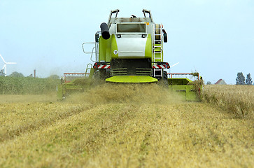 Image showing Combine harvester corn earning