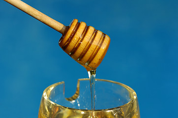 Image showing Wooden honey drizzle