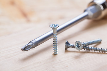 Image showing Phillips head screwdriver and wood screws