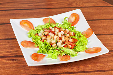 Image showing Vegetable salad with crackers