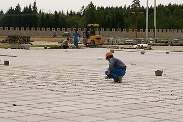 Image showing Chinese workers building Dragons Gate