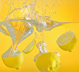 Image showing lemon thrown into the water with splash