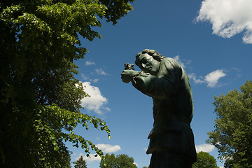 Image showing Carl von Linné statue in Linné garden Uppsala