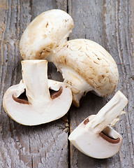 Image showing Raw Champignons