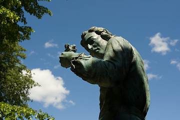 Image showing Carl von Linné statue in Linné garden Uppsala