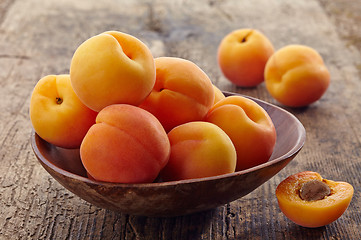 Image showing bowl of apricots