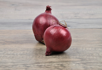 Image showing Onions on wood