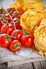 Image showing uncooked pasta and fresh tomatoes 