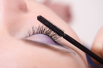 Image showing Increasing the size of eyelashes mascara