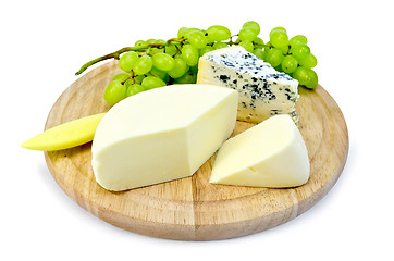 Image showing Cheese blue and suluguni on round board