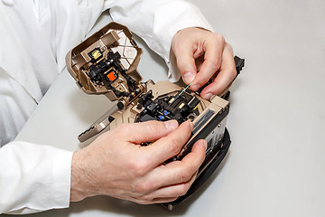 Image showing working with fiber optic fusion splicer