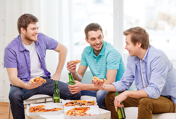 Image showing smiling friends with beer and pizza hanging out