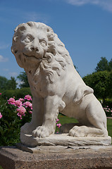 Image showing Lion statue of white marble in the park