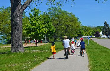 Image showing Family on bikes.
