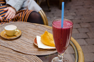 Image showing grated blueberries and banana cocktail glass  