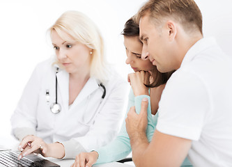 Image showing doctor with patients in hospital