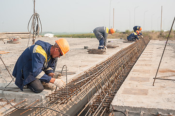 Image showing Workers make fittings bindingon