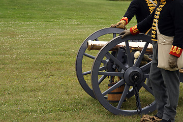 Image showing Soldiers in the uniform with a canon