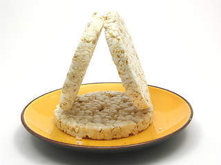 Image showing Slices of puffed rice arranged on a bowl of ceramik on white