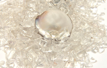 Image showing Detailed and colorful image of white pearl