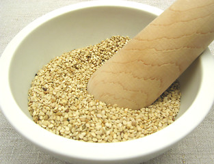 Image showing Sesame in a bowl of china ware with pestle