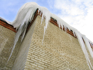 Image showing Big icicles on the roof