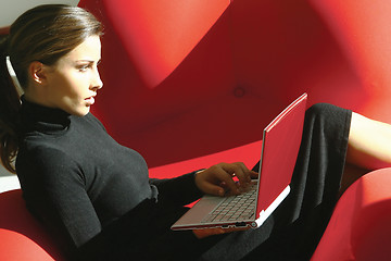 Image showing woman using laptop tyu