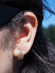 Image showing Earring, gold and diamonds