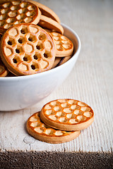 Image showing honey cookies in a bowl 