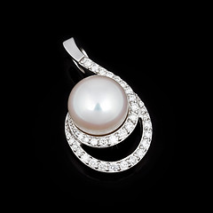 Image showing White gold pendant with pearl