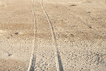 Image showing tyre tracks on the sand