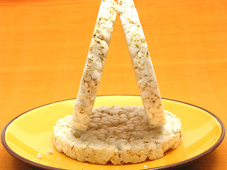 Image showing Slices of puffed rice arranged on a bowl of ceramik on white