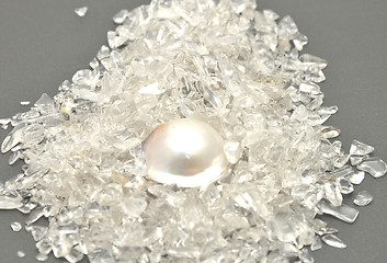 Image showing Detailed and colorful image of white pearl