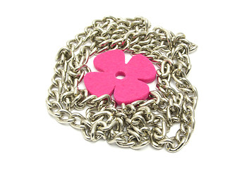 Image showing Flower of felt surrounded by a chain out of big links