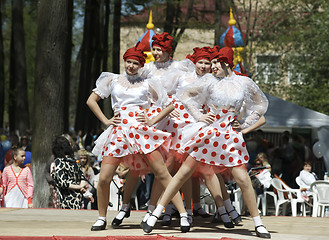 Image showing Kabaret dancing groupe