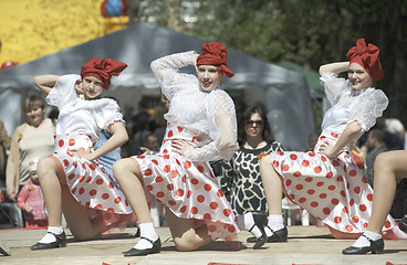 Image showing Kabaret dancing groupe