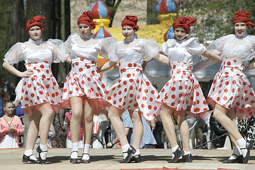 Image showing Kabaret dancing groupe